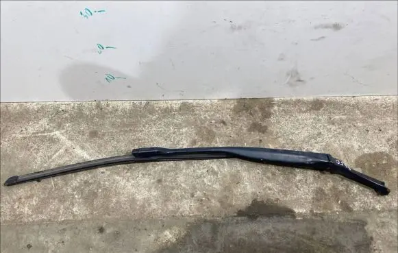 Maserati Quattroporte Front wiper blade arm 670007562