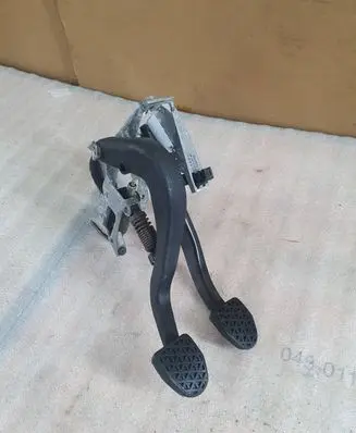 BMW 3 E90 E91 Pedal assembly 6762250