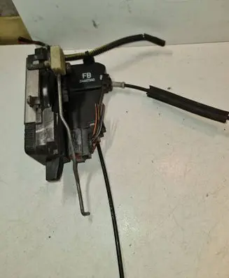 Opel Vectra C Front door lock 24447340