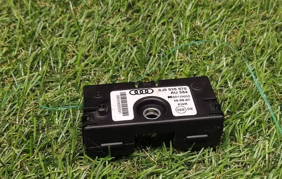 Audi TT TTS Mk2 Aerial antenna amplifier 8J8035570 AU354 50110033