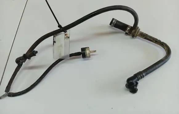 Volkswagen Golf IV Engine coolant pipe/hose 