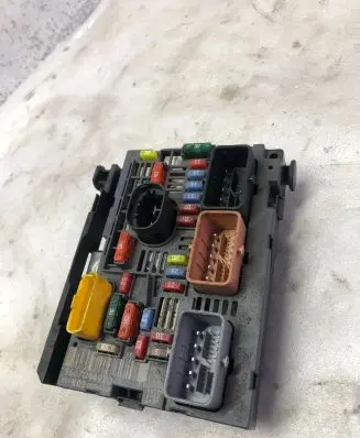 Citroen C4 I Picasso Fuse module 9667044980