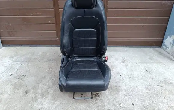 Jaguar XE Front driver seat 