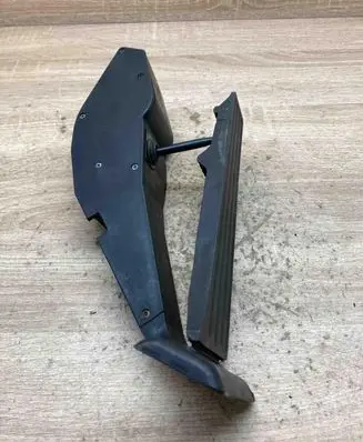 BMW 5 E39 Accelerator throttle pedal 6756492 259160