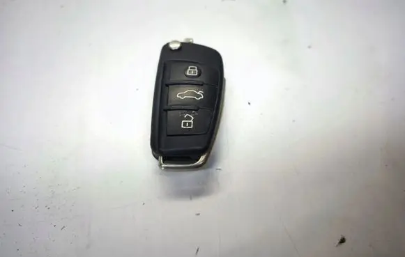 Audi Q3 8U Ignition key/card 