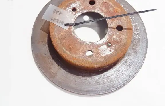 Nissan Almera N16 Rear brake disc neventiliuojamas
