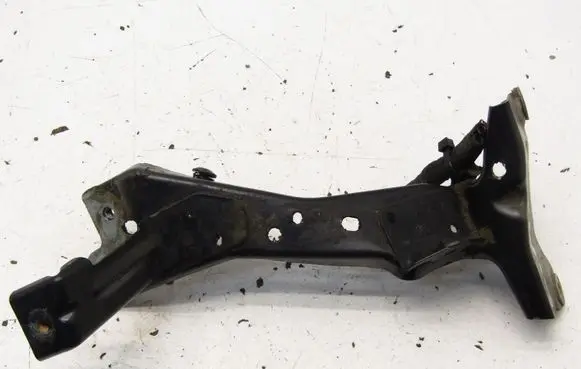 Audi A3 S3 8V Fender mounting bracket 8V0821167