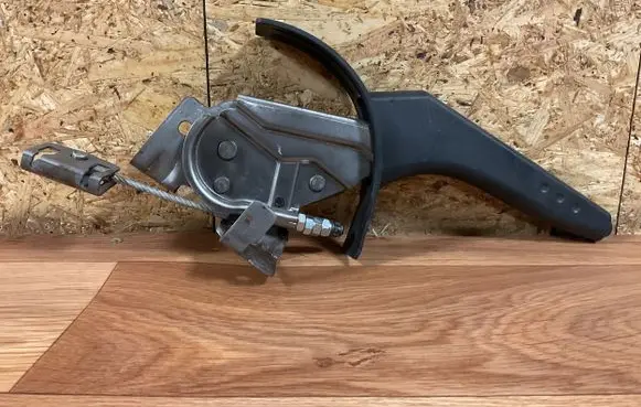 Nissan Note (E11) Hand brake release handle 