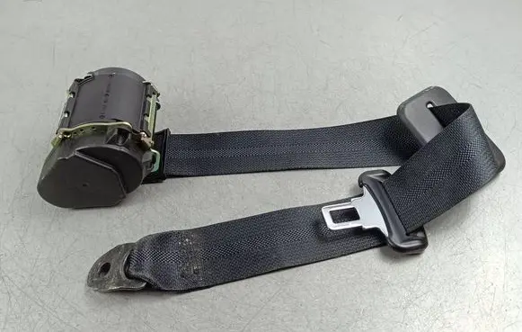 Mitsubishi Outlander IV Middle seatbelt (rear)