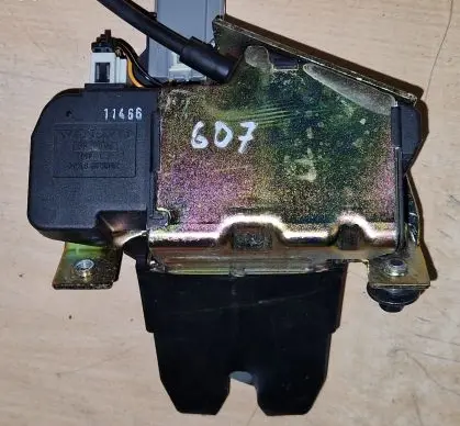 Volvo S60 Tailgate/trunk/boot lock/catch/latch 8679694