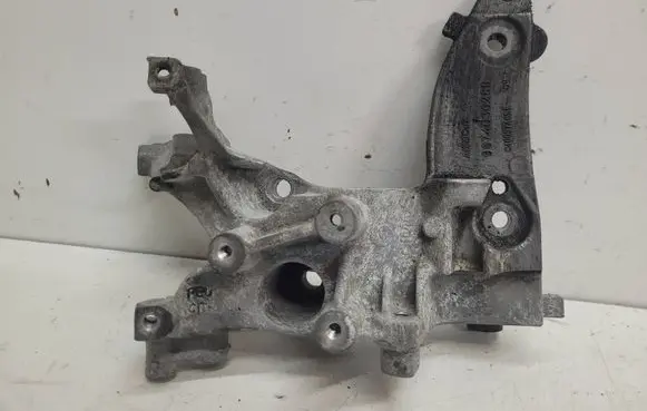 Citroen DS3 Engine mounting bracket 9674030280