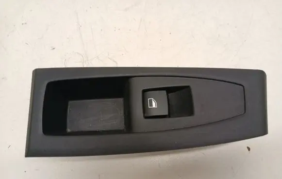 BMW 2 F46 Electric window control switch 7333901 9208107
