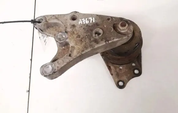 Volkswagen Polo Engine mount bracket 6q0199185m