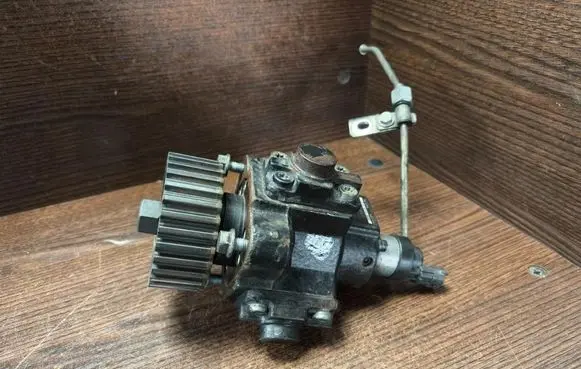 Iveco Daily 3rd gen Fuel injection high pressure pump 0445010181