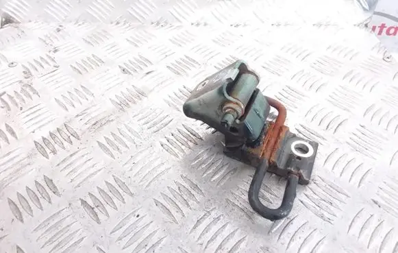 Audi A4 S4 B7 8E 8H Front door lower hinge 8E0831411B
