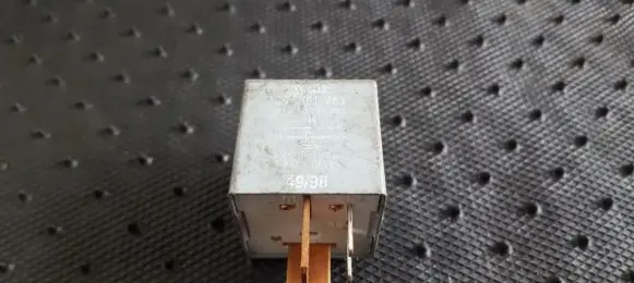 Volkswagen Transporter - Caravelle T4 Other relay 357911253