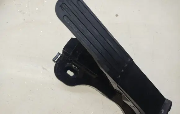 Volkswagen Golf VI Accelerator throttle pedal 1K1721503T