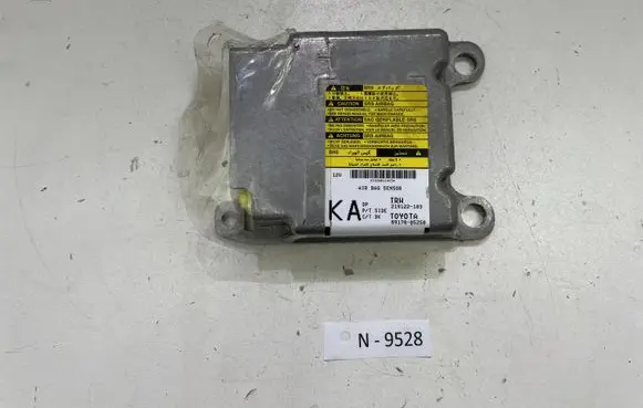 Toyota Avensis T270 Airbag control unit/module 8917005250