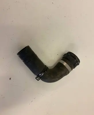 Volkswagen Touareg II Engine coolant pipe/hose 7P0121051