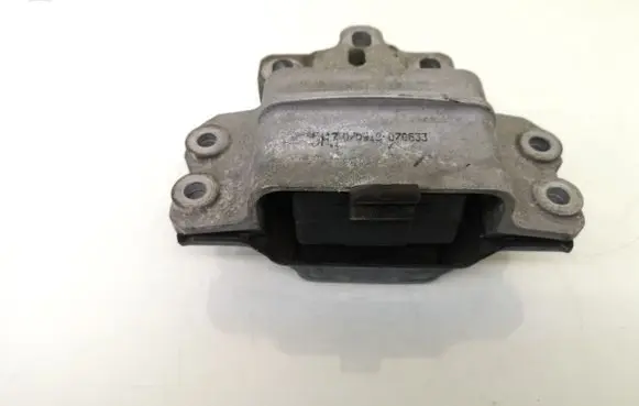 Volkswagen PASSAT B6 Engine mount bracket 3C0199555AA