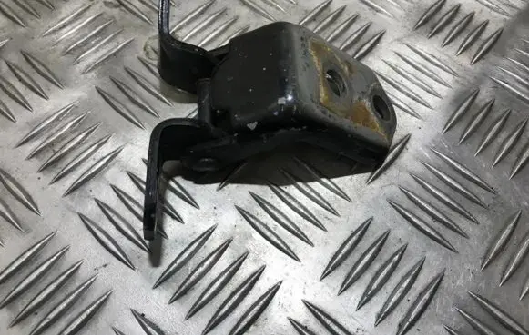 Mazda 3 I Rear door lower hinge