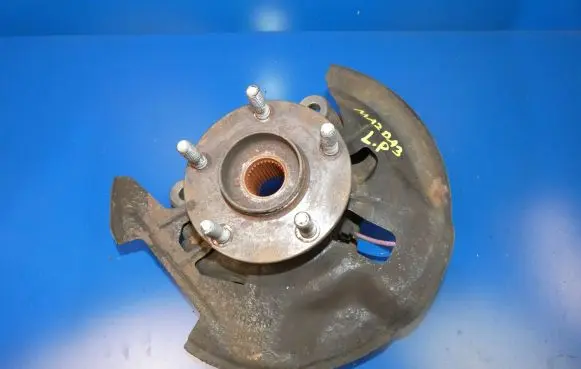 Mazda 3 II Front wheel hub spindle knuckle