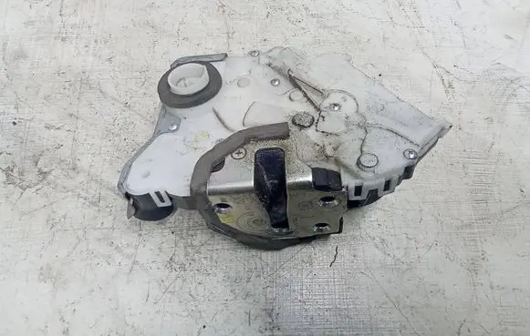 Toyota Prius (XW30) Front door lock