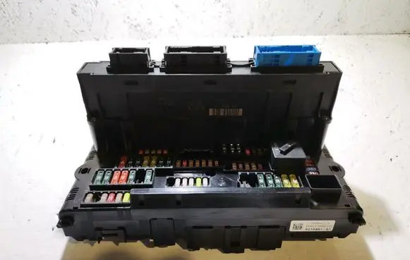 BMW 5 F10 F11 Fuse module 921086101