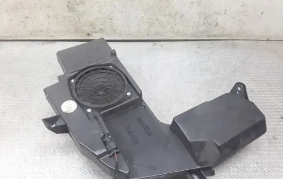 Audi A4 S4 B6 8E 8H Subwoofer speaker 8E9035382