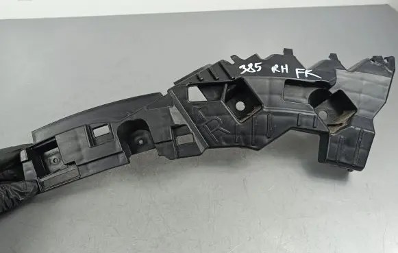 Front bumper mounting bracket