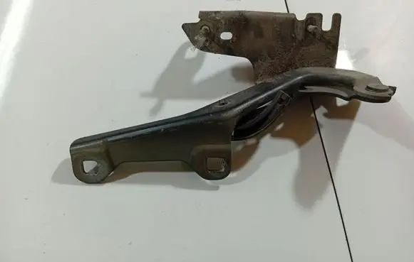 Engine bonnet/hood hinges