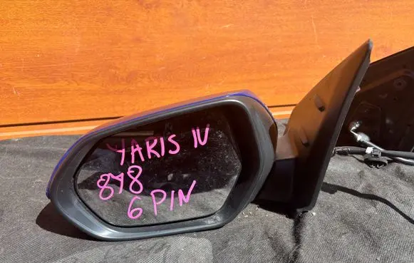 Toyota Yaris XP210 Front door electric wing mirror