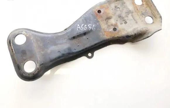 Subaru Outback Engine mounting bracket