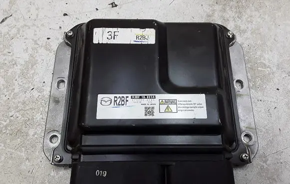 Mazda 6 Engine control unit/module R2BF18881A