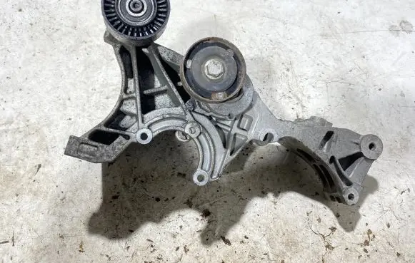 Audi A4 S4 B6 8E 8H Generator/alternator bracket 036903143b
