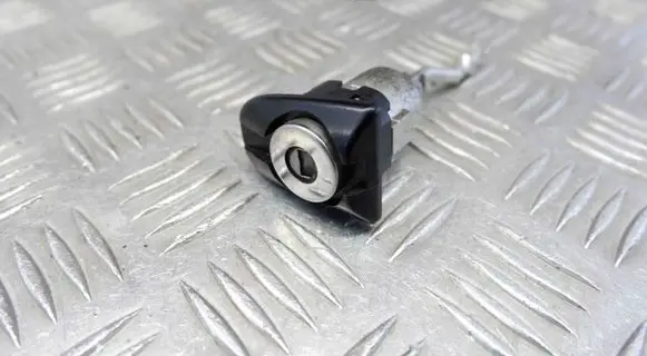 Toyota Prius (XW50) Front door lock (next to the handle) 6900547240
