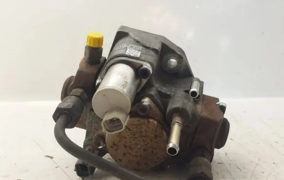 Toyota Avensis T250 Fuel injection high pressure pump HU2940000101 221000G010