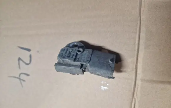 Volvo S60 Fuel pressure regulator 0261230238
