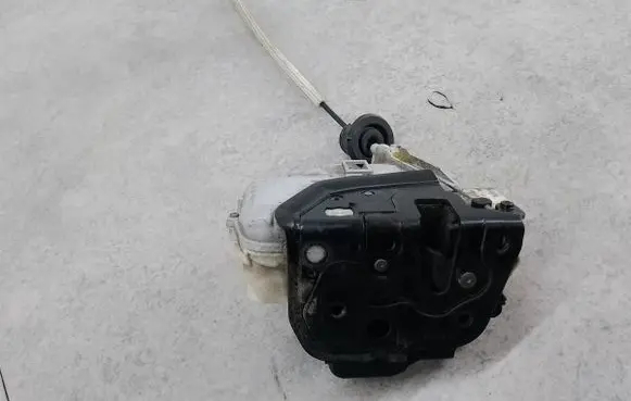 Audi A6 S6 C6 4F Front door lock 