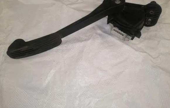 Volvo S60 Accelerator throttle pedal 30683516