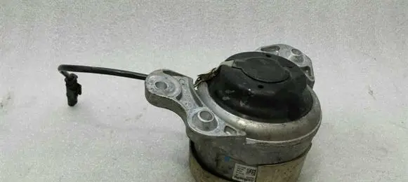 Mercedes-Benz GLC X253 C253 Engine mount bracket A2532400700