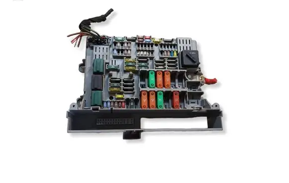 BMW 1 E81 E87 Fuse module 6906621 90412206 71694791
