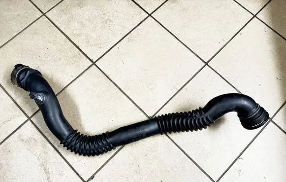 Intercooler hose/pipe