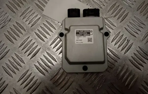 Lexus RX 450H Fuel injection pump control unit/module 8957158020