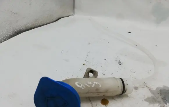 Honda CR-V Window washer liquid tank fill tube NOCODE