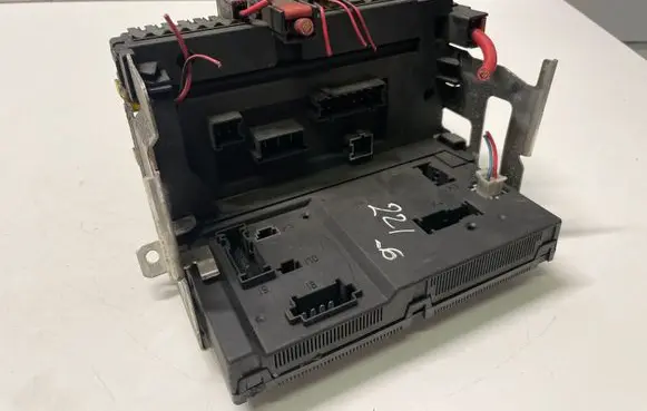 Mercedes-Benz S W221 Fuse box set A2215400040
