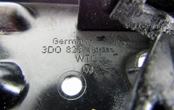 Volkswagen Phaeton Engine bonnet/hood lock/catch 3D0823480D