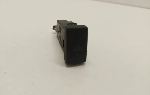 Hyundai Trajet Hazard light switch 93790 3A900 40422B