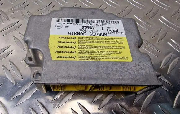 Mercedes-Benz A W169 Airbag control unit/module A1698206626
