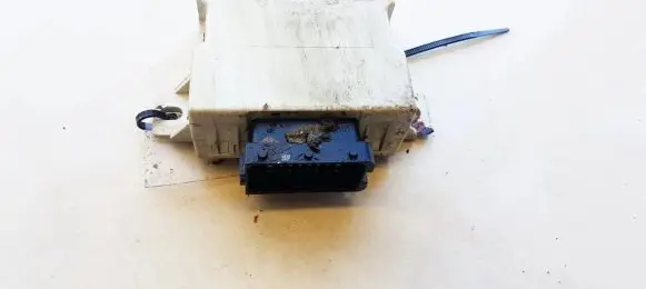 Toyota Avensis T250 Window wiper relay 150696 310106F3010B